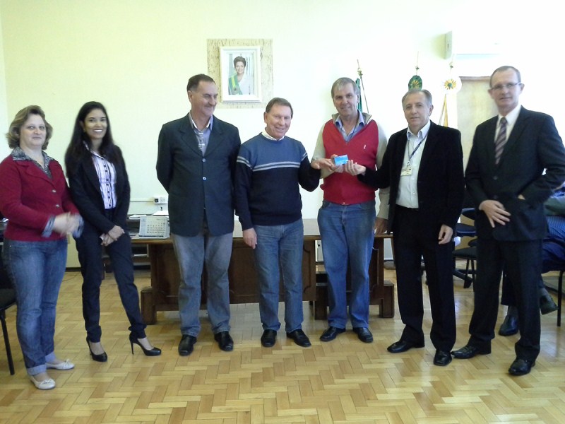 SERVIDORES MUNICIPAIS RECEBEM REFEISUL